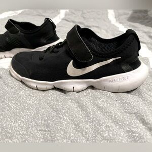 NIKE free tennis shoes